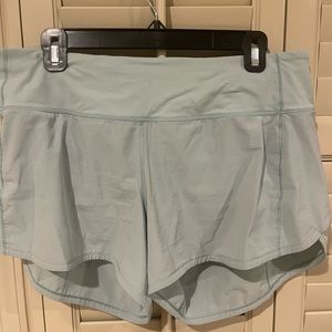 Lululemon- Mid rise shorts lined 4”